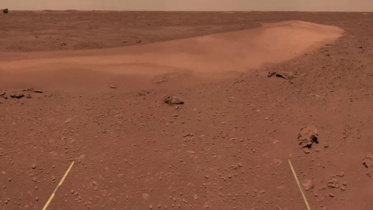 Нові фото Марса з китайського ровера Чжужун
