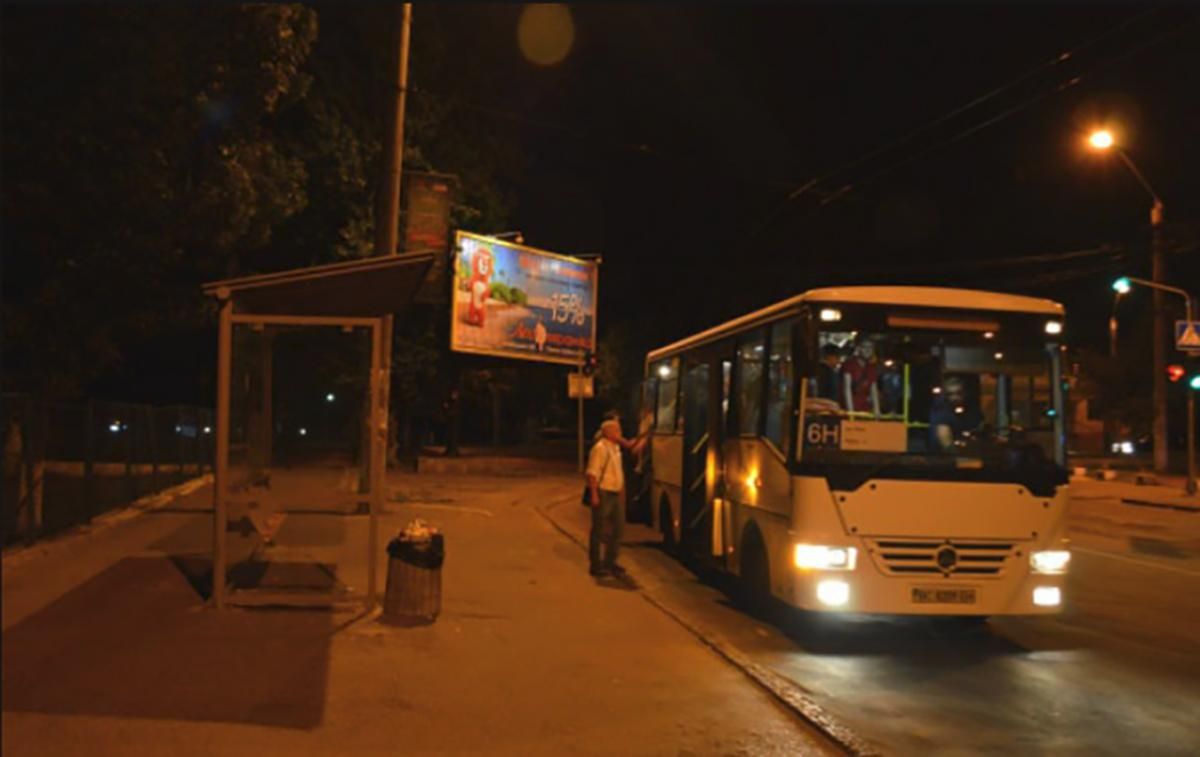 Под Одессой подростки громко включили музыку и начали танцевать в маршрутке: видео Под Одессой подростки громко включили музыку и начали танцевать в маршрутке: видео