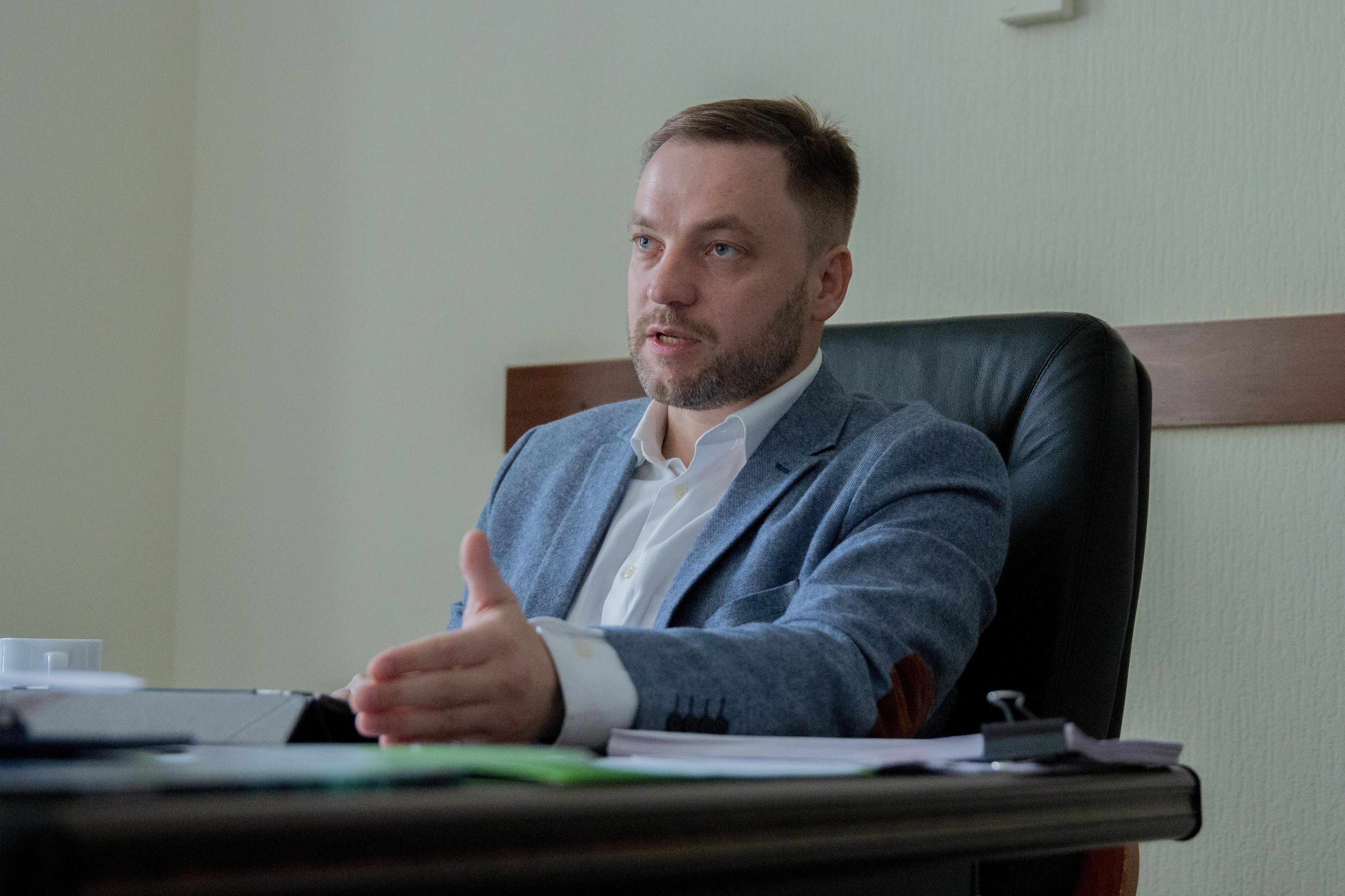 Как в Слуге народа описывают вероятного главу МВД Монастырского Как в Слуге народа описывают вероятного главу МВД Монастырского