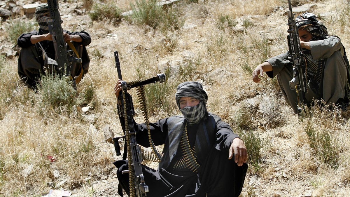 Талибан казнил афганских военных, хотели показаться: реакция США