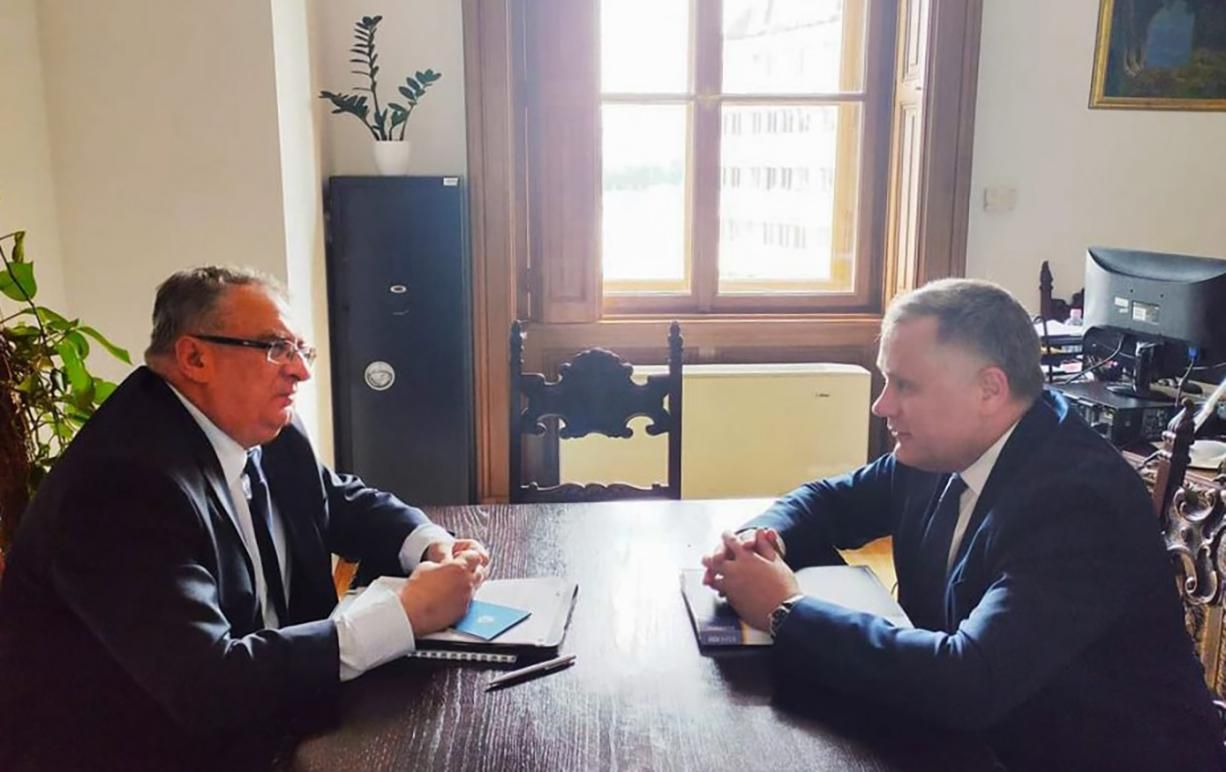 Україна і Угорщина домовляться про визнання документів про освіту Україна і Угорщина домовляться про визнання документів про освіту