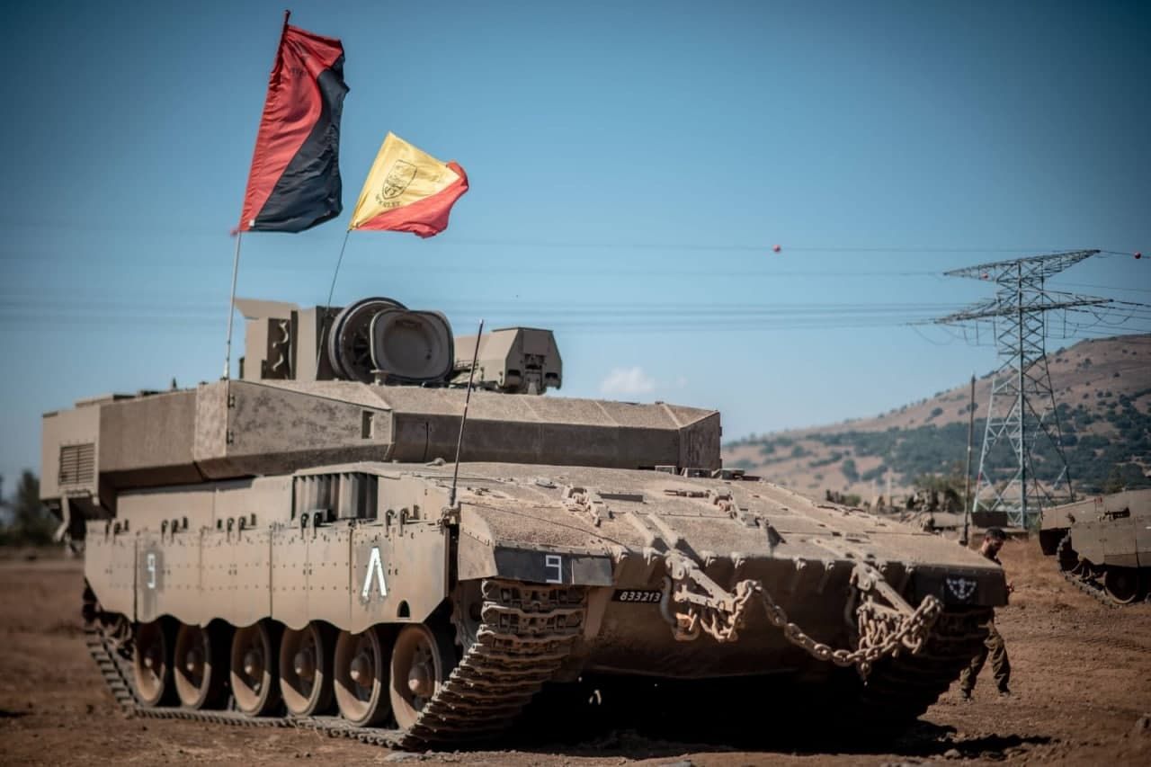 Армия Израиля показала бронетранспортер на базе танка