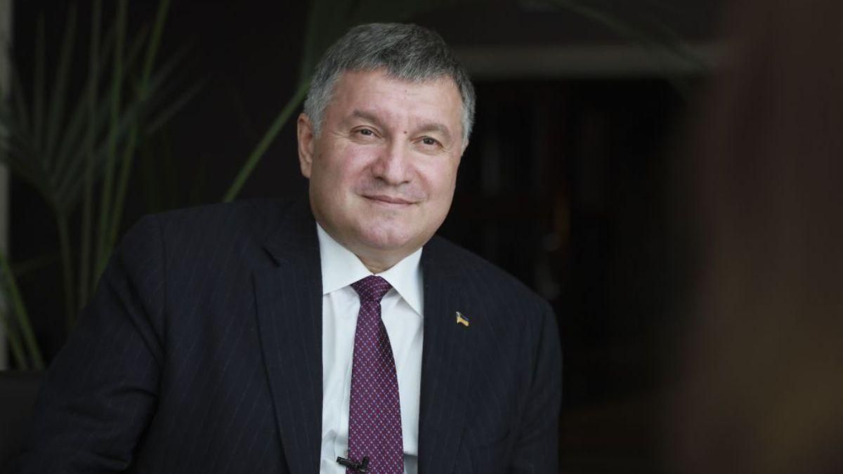 Слава Україні, – Аваков лаконічно відреагував на свою відставку