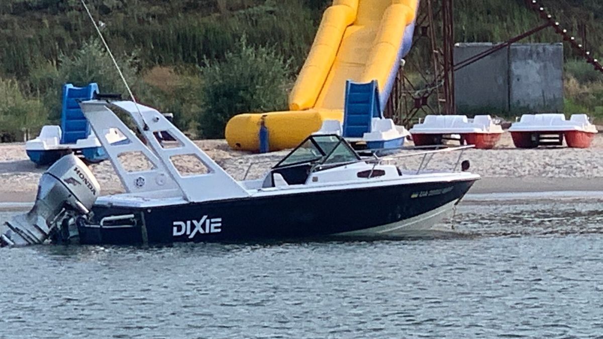 В Азовському морі влаштували перегони з прикордонниками: відео В Азовському морі влаштували перегони з прикордонниками: відео