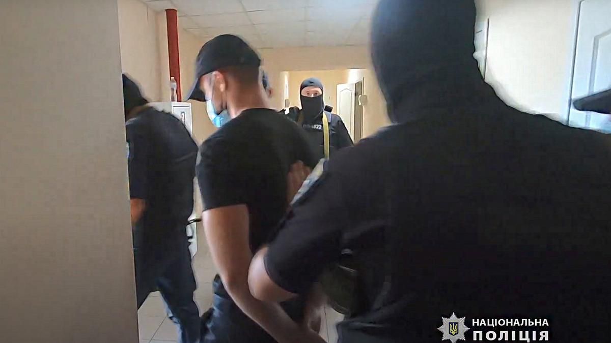 Неизвестные ворвалась в бизнес-центр в Одессе: какая причина - видео