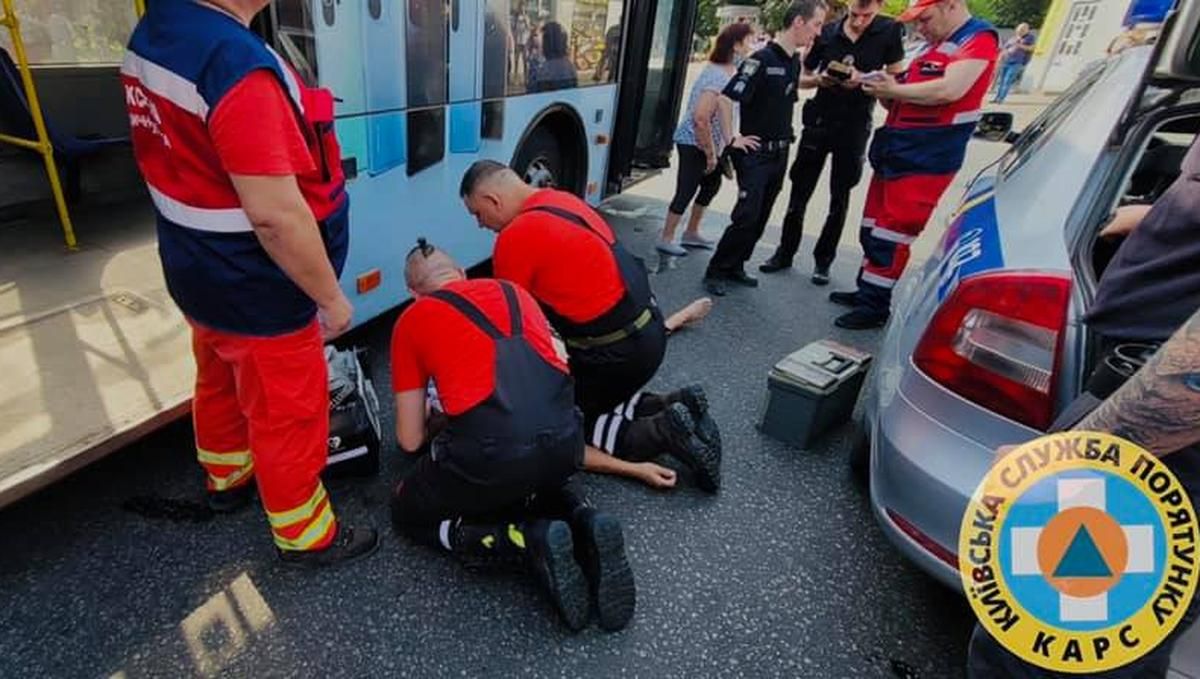 В Киеве за рулем троллейбуса умер водитель В Киеве за рулем троллейбуса умер водитель