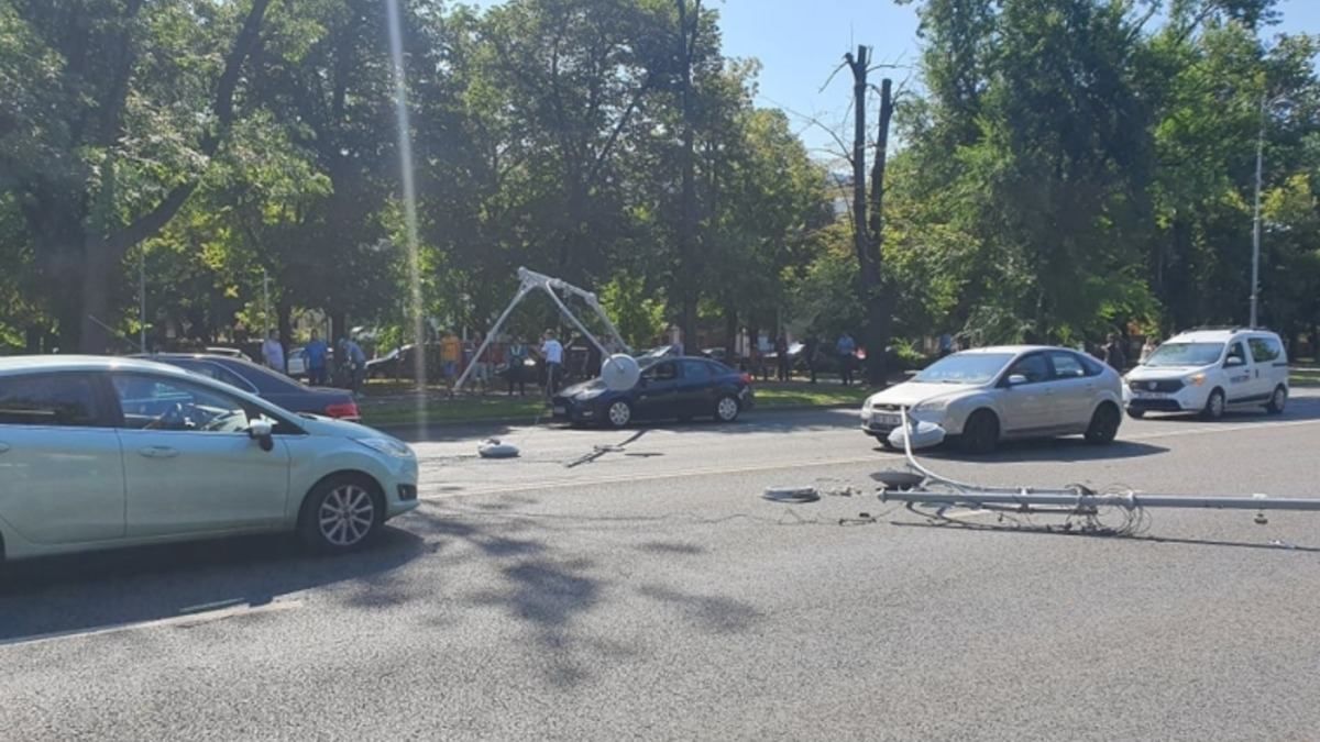 Військовий вертоліт США здійснив аварійну посадку у Бухаресті Військовий вертоліт США здійснив аварійну посадку у Бухаресті