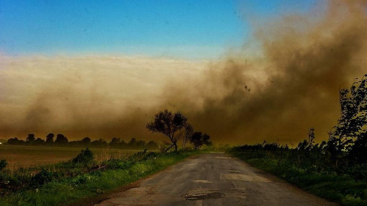 В Украину идет опасная пылевая буря из Сахары