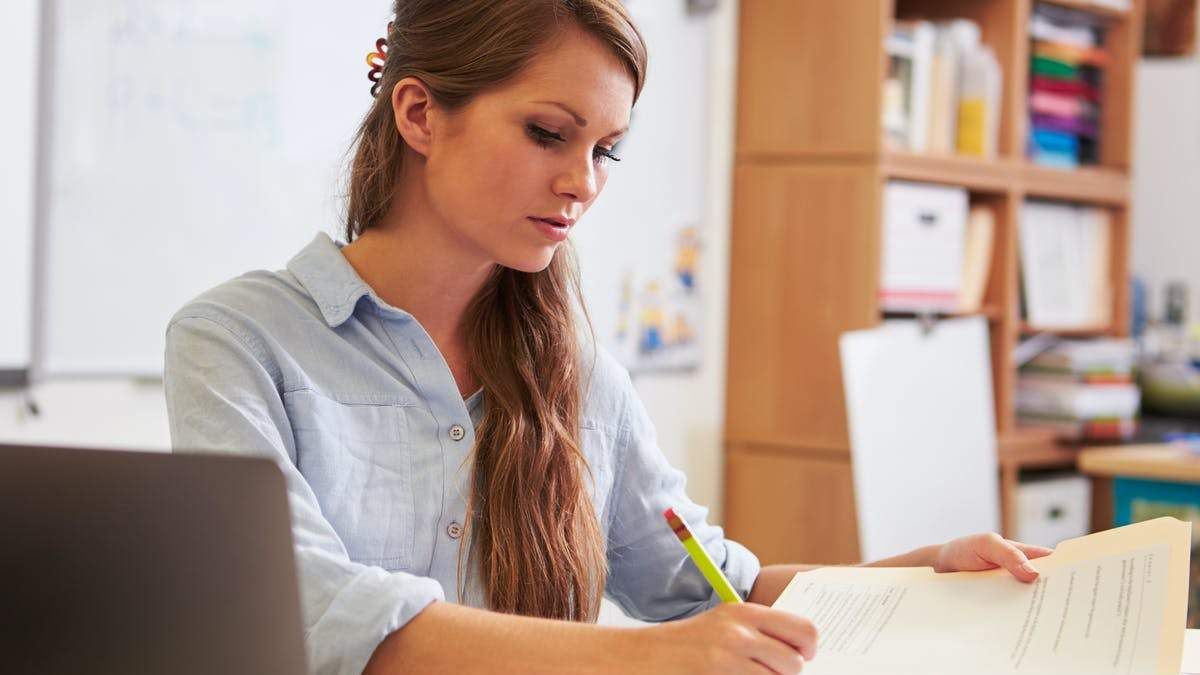 Чи можуть вчителя звільнити за його пости у соцмережах: думка юриста Чи можуть вчителя звільнити за його пости у соцмережах: думка юриста