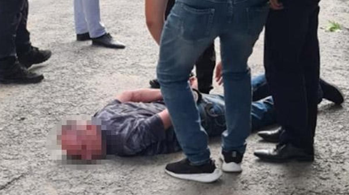 В Каменце-Подольском на улице взорвалась граната, есть пострадавшие В Каменце-Подольском на улице взорвалась граната, есть пострадавшие