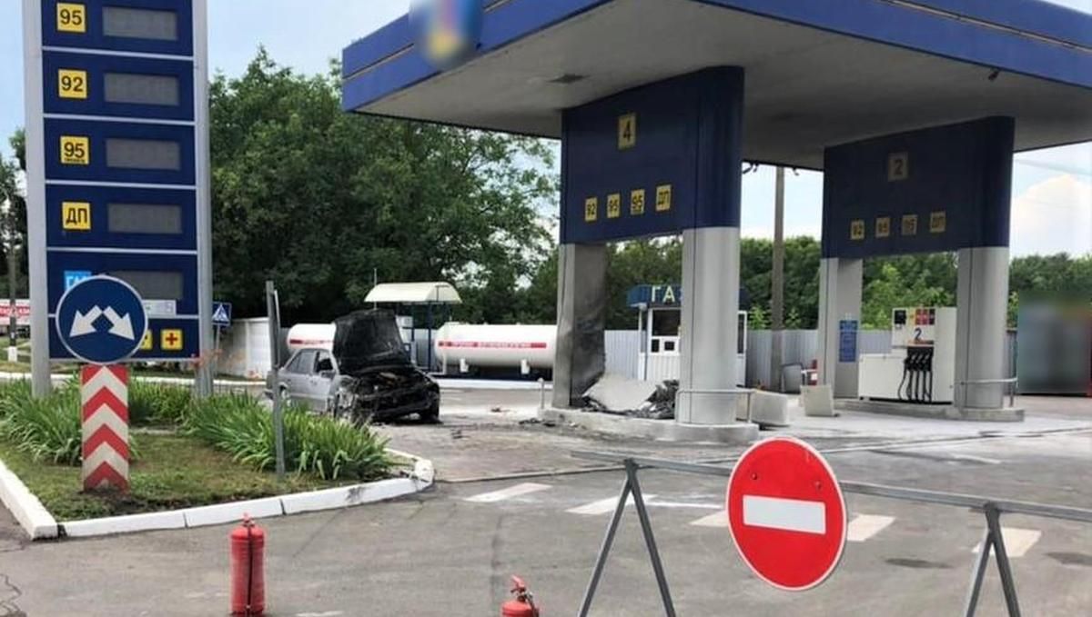 Под Киевом водитель под наркотой сбил женщину и влетел в колонку АЗС Под Киевом водитель под наркотой сбил женщину и влетел в колонку АЗС