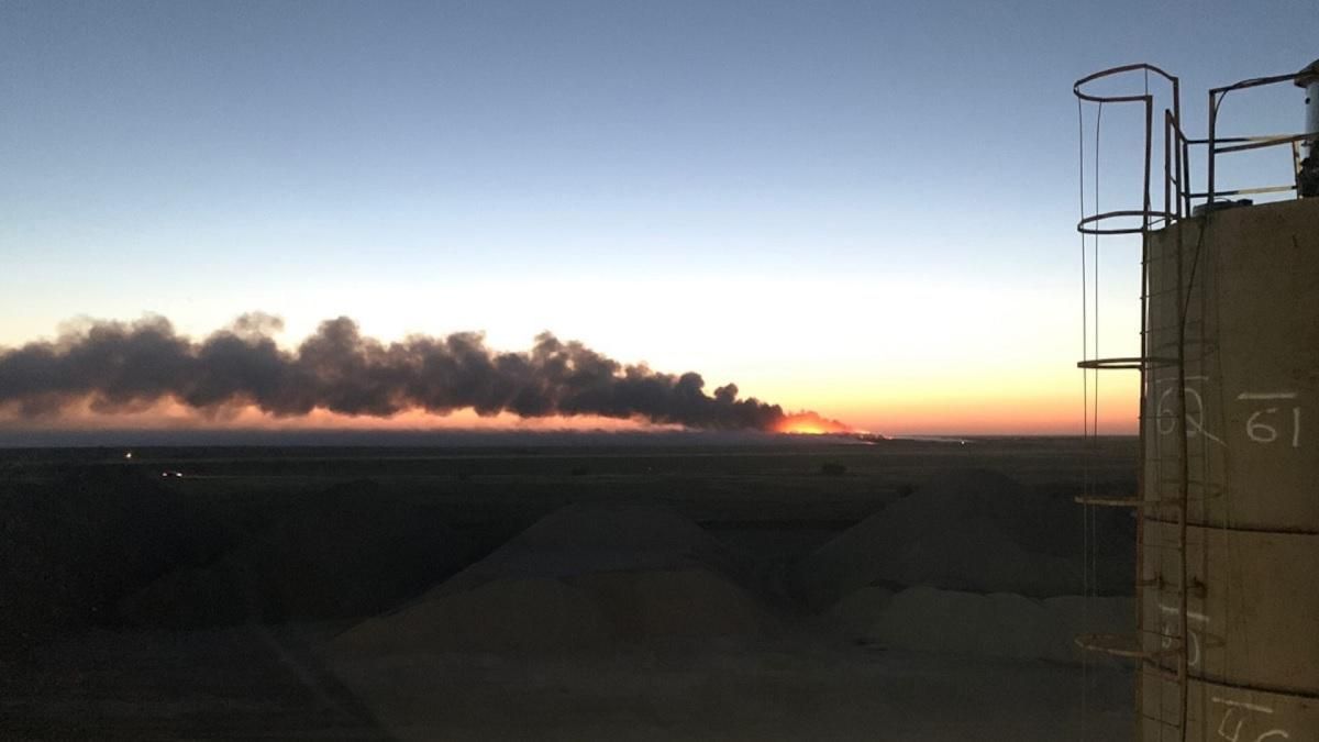 У Криму горить сміттєзвалище: Євпаторія вся в диму - відео У Криму горить сміттєзвалище: Євпаторія вся в диму - відео