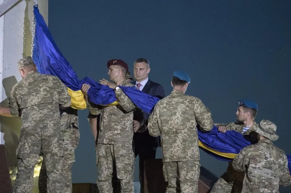 Київ, Кличко, мер, найбільший прапор України, Кличкові – 50