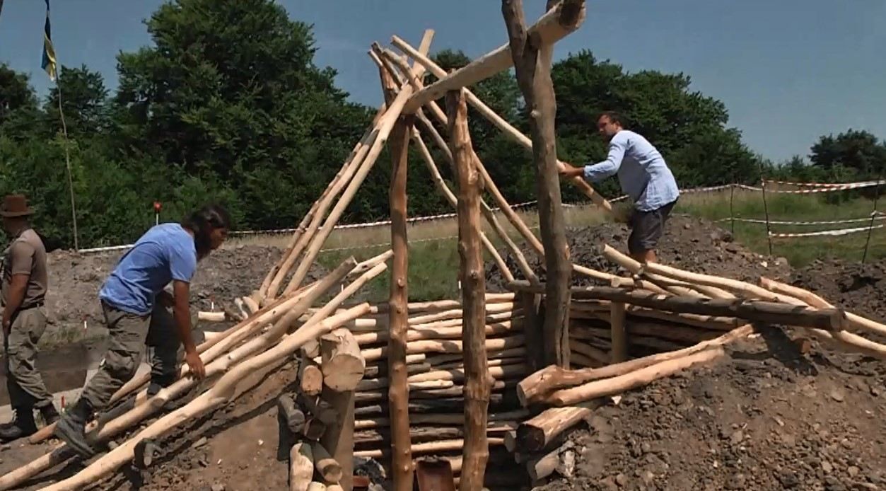 В заповеднике Львовщины строят славянский дом Х века В заповеднике Львовщины строят славянский дом Х века