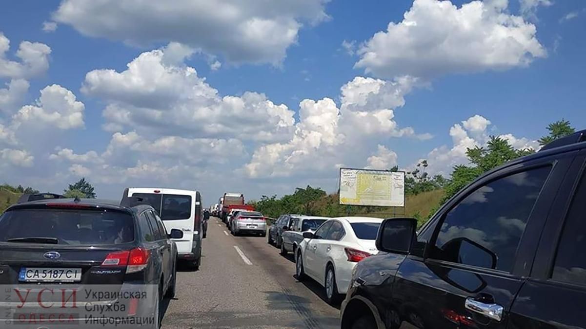 Між Чорноморським і Одесою сильні затори через відпочивальників: відео Між Чорноморським і Одесою сильні затори через відпочивальників: відео