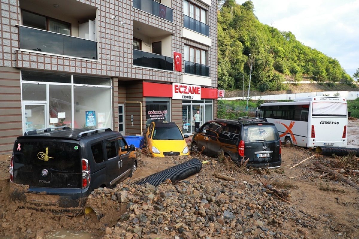 Наводнение и оползни в Турции унесли жизни 6 человек