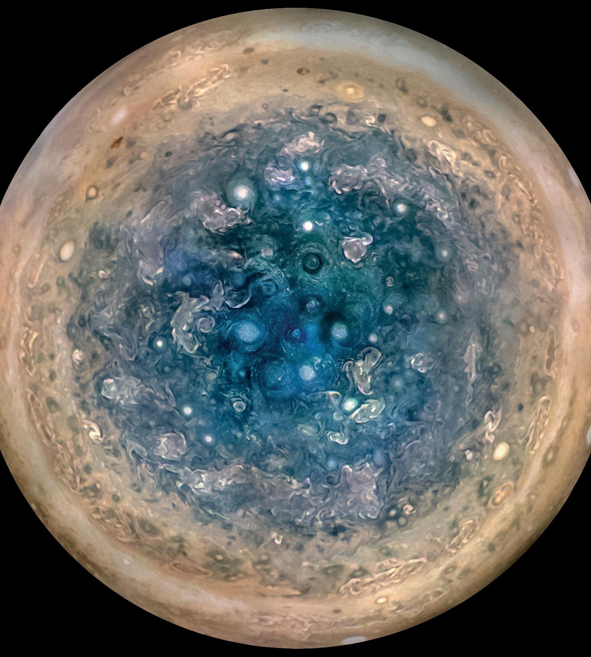 Юнона у Юпитера: зонд НАСА у Юпитера