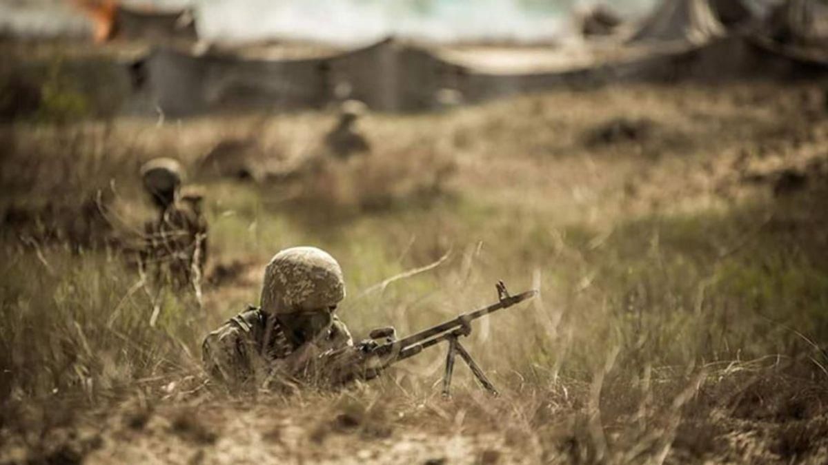 Двоє українських військових на Донбасі отримали поранення Двоє українських військових на Донбасі отримали поранення