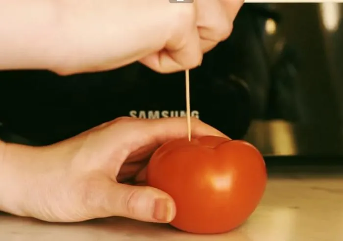 Почистити помідор Почистити помідор