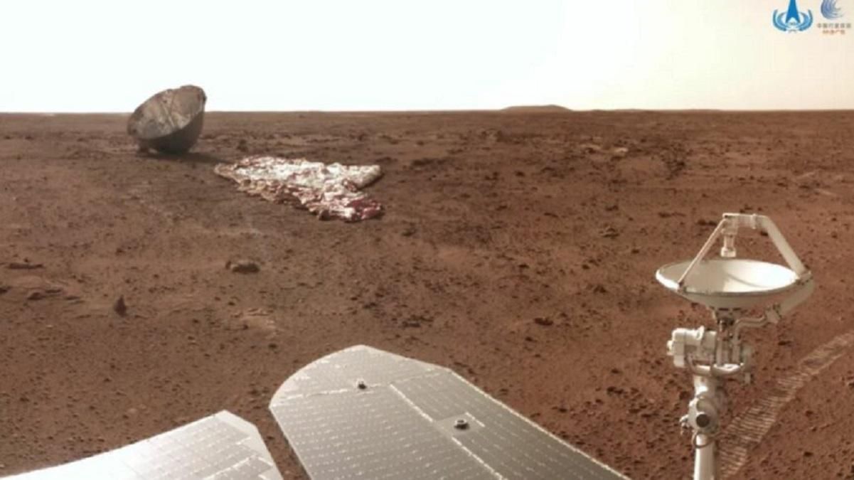 "Чжужун" сфотографував власний парашут та захисну капсулу "Чжужун" сфотографував власний парашут та захисну капсулу