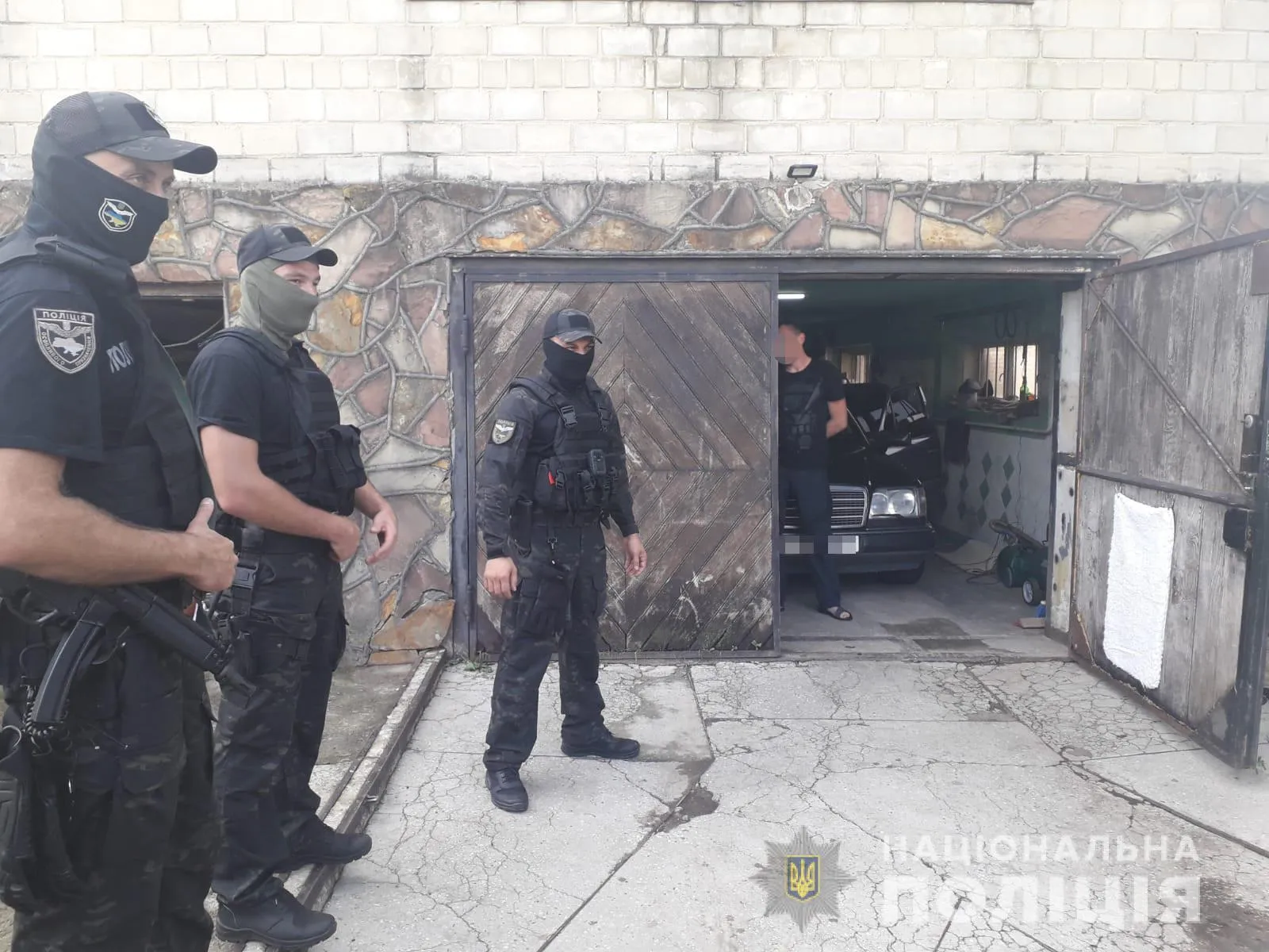 Прийшов у гості й зарізав господаря: на Львівщині затримали 34-річного чоловіка – фото і відео