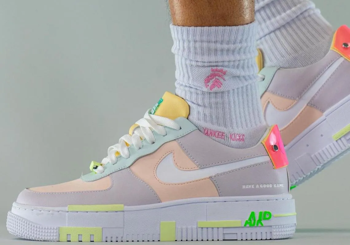 Для шанувальників відеоігор: Nike випустить кросівки Air Force 1 з елементами, які світяться Для шанувальників відеоігор: Nike випустить кросівки Air Force 1 з елементами, які світяться