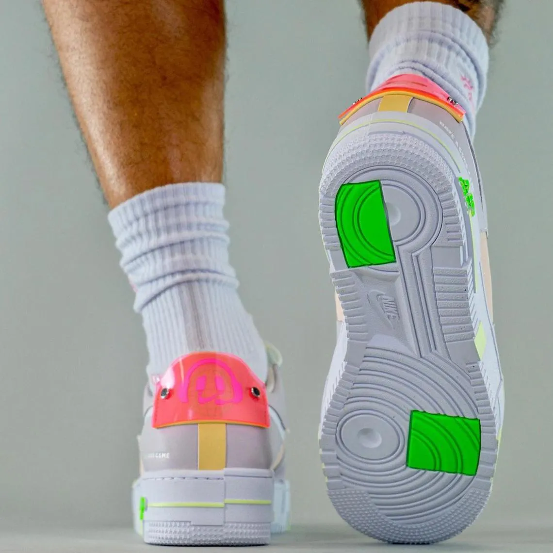 Для шанувальників відеоігор: Nike випустить кросівки Air Force 1 з елементами, які світяться Для шанувальників відеоігор: Nike випустить кросівки Air Force 1 з елементами, які світяться