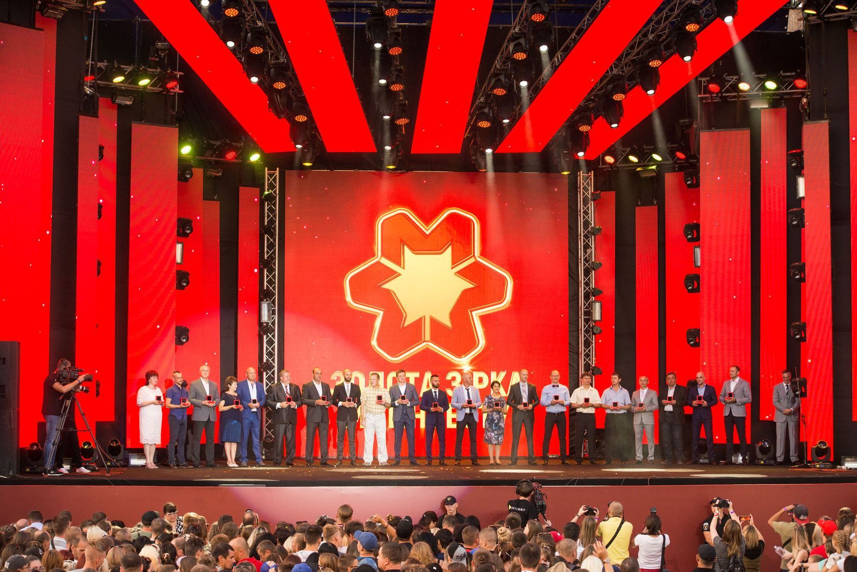 В Запоріжжі, Маріуполі та Кривому Розі гучно відзначили День металурга та гірника В Запоріжжі, Маріуполі та Кривому Розі гучно відзначили День металурга та гірника