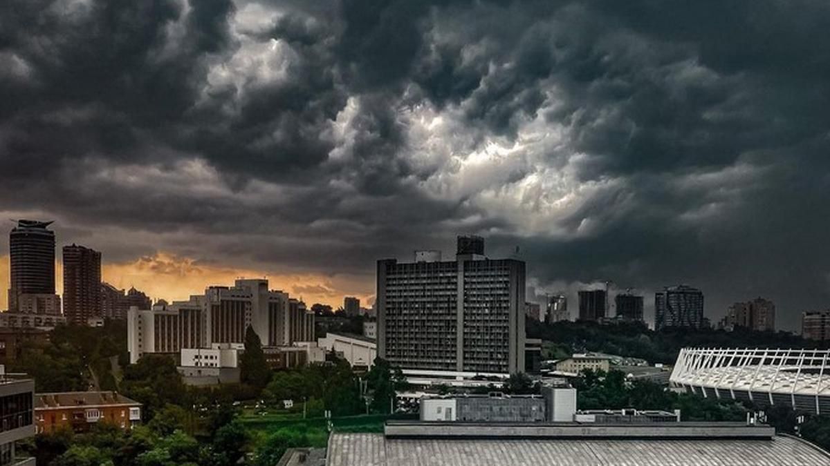 В Киеве до конца суток 19 июля могут быть грозы, град и шквал ветра