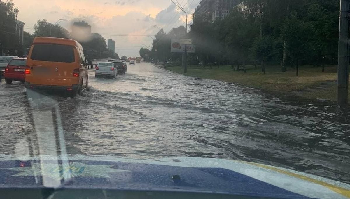 В КГГА рассказали о состоянии ликвидации последствий непогоды в Киеве В КГГА рассказали о состоянии ликвидации последствий непогоды в Киеве