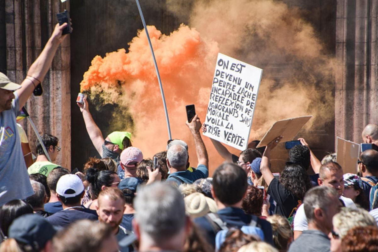 Протести у Франції липень 2021: розтрощили центри вакцинації Протести у Франції липень 2021: розтрощили центри вакцинації