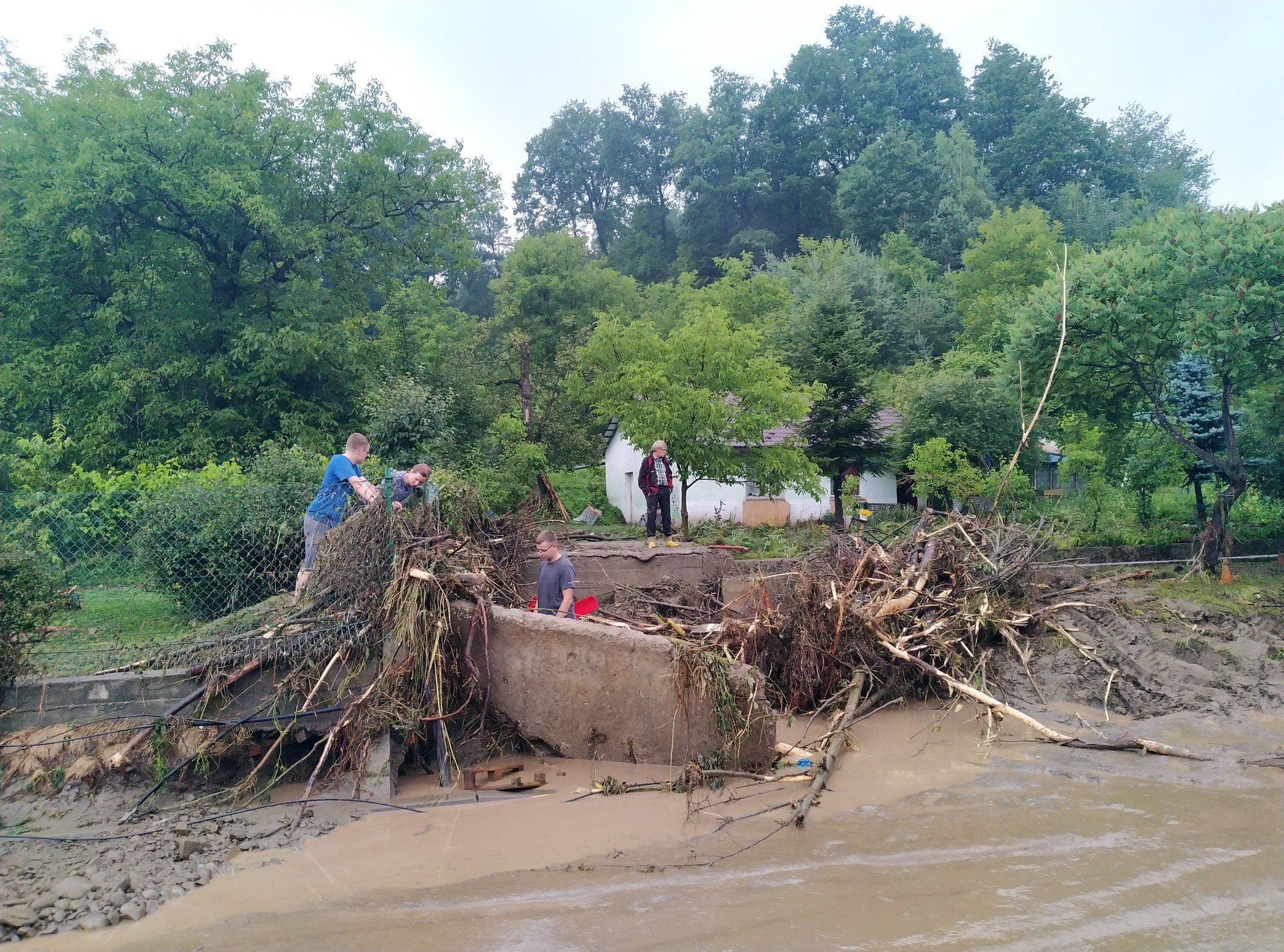 Затоплені будинки, дороги та зірвані дахи: у Польщі вирувала сильна буря – фото, відео Затоплені будинки, дороги та зірвані дахи: у Польщі вирувала сильна буря – фото, відео