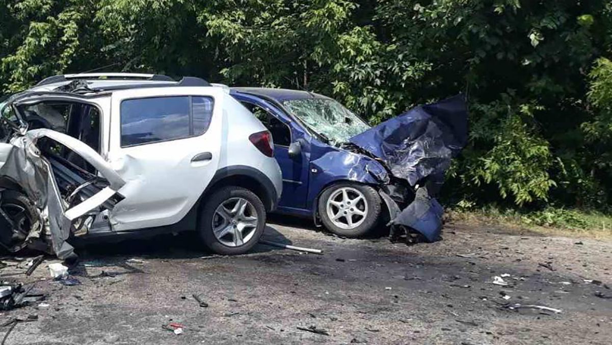 Под Харьковом в ДТП пострадали 5 человек, водитель умер - фото Под Харьковом в ДТП пострадали 5 человек, водитель умер - фото