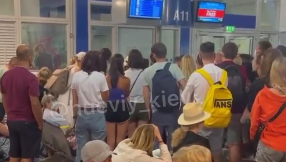 Літак Wizz Air Афіни – Київ  Wizz Air затримали 20 годин