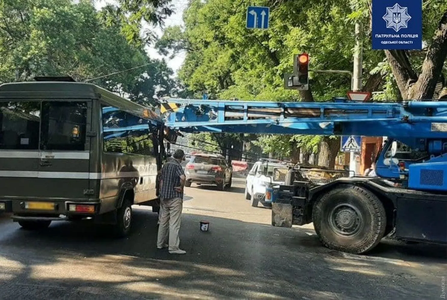 Автокран протаранив маршрутку Автокран протаранив маршрутку