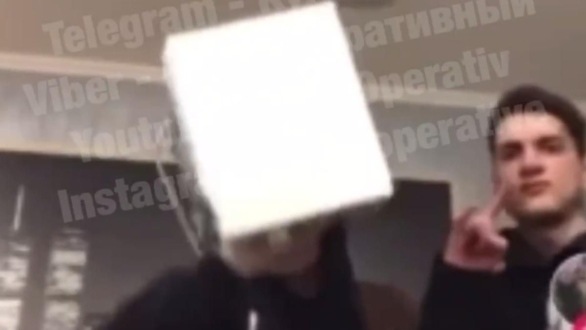 В Киеве будут судить тиктокеров, которые уничтожили съемную квартиру В Киеве будут судить тиктокеров, которые уничтожили съемную квартиру