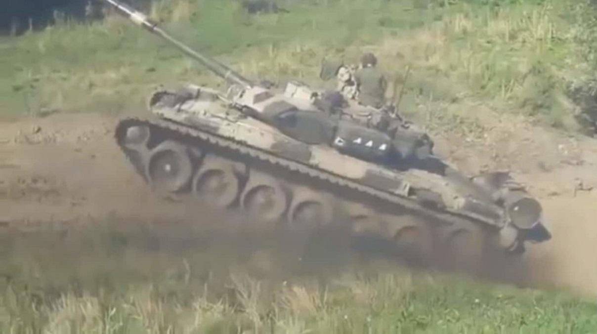 Росія перекидає танки і військову техніку до кордону з Афганістаном