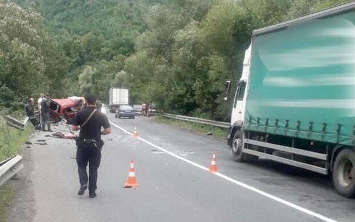 ДТП на Закарпатті 20.07.2021 з мікроавтобусом та вантажівкою - фото