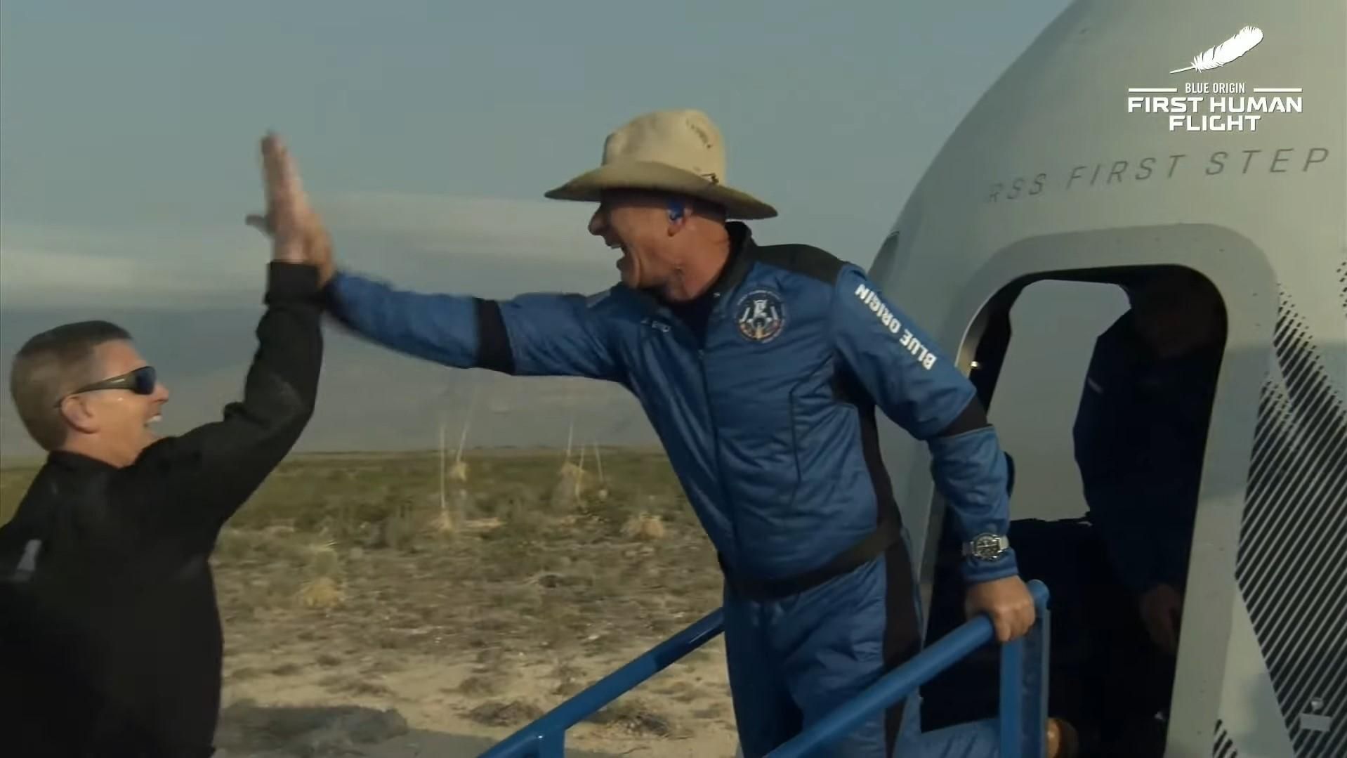Джефф Безос совершил полет на ракете New Shepard