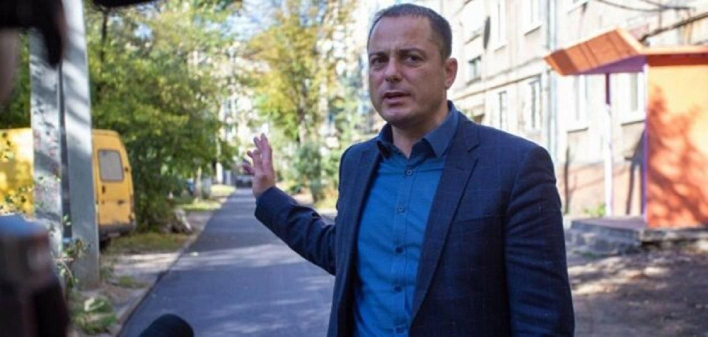 Чиновники Кам'янського на чолі з мером Білоусовим створили корупційну схему на закупівлі ліків Чиновники Кам'янського на чолі з мером Білоусовим створили корупційну схему на закупівлі ліків