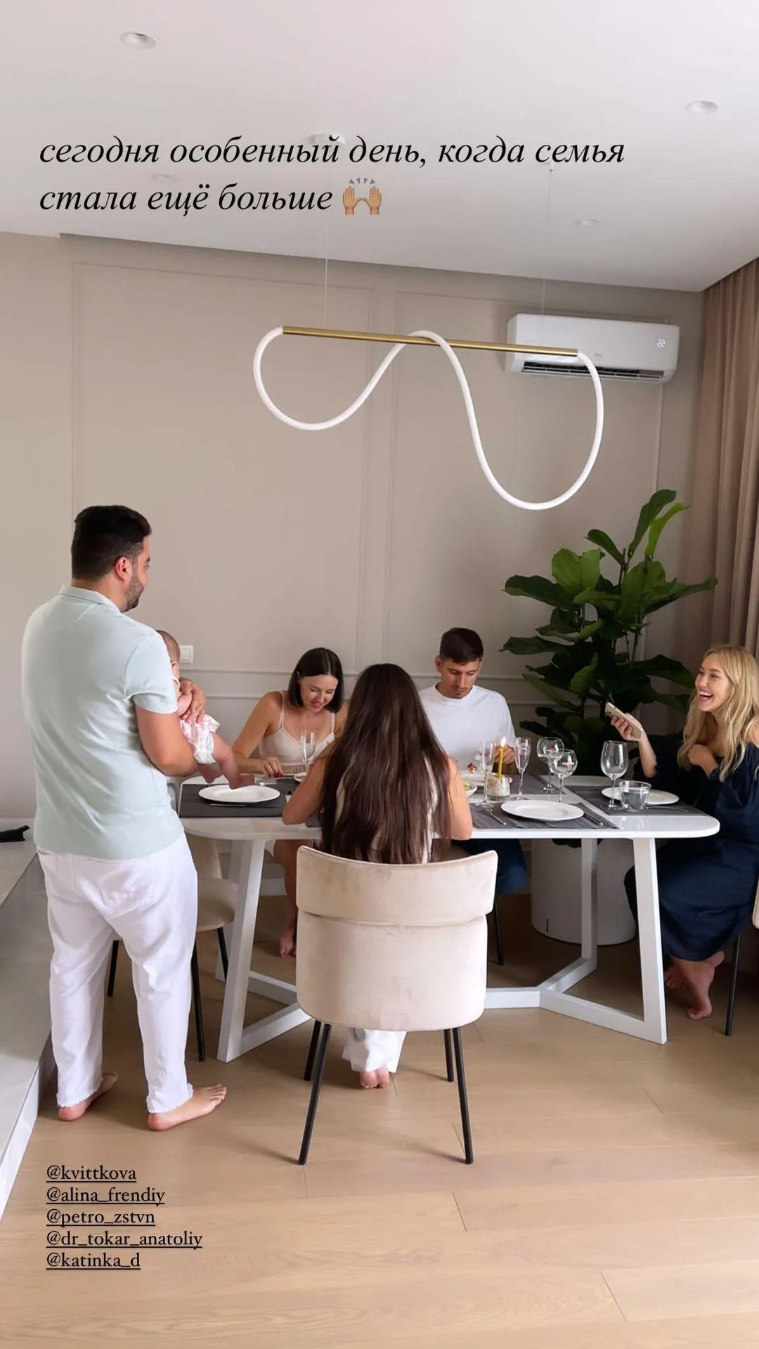 Даша Квіткова та Нікіта Добринін охрестили сина Даша Квіткова та Нікіта Добринін охрестили сина