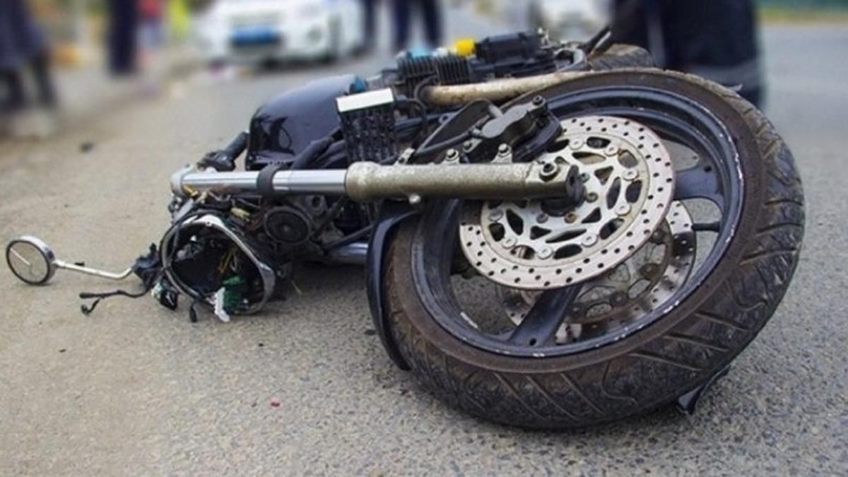 Байкера, який збив поліцейського у Києві, засудили до 4 років в'язниці Байкера, який збив поліцейського у Києві, засудили до 4 років в'язниці