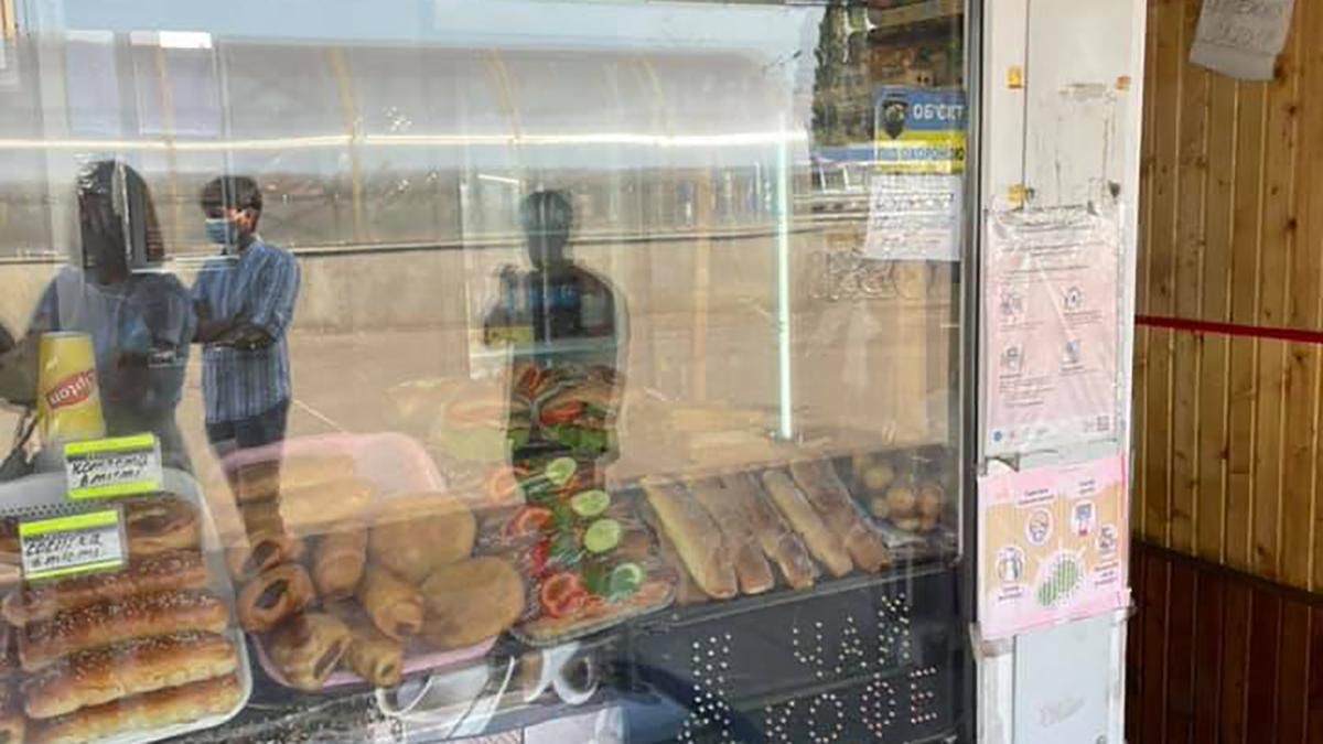 Чоловік на Полтавщині купив булочку з хробаками: влада відреагувала