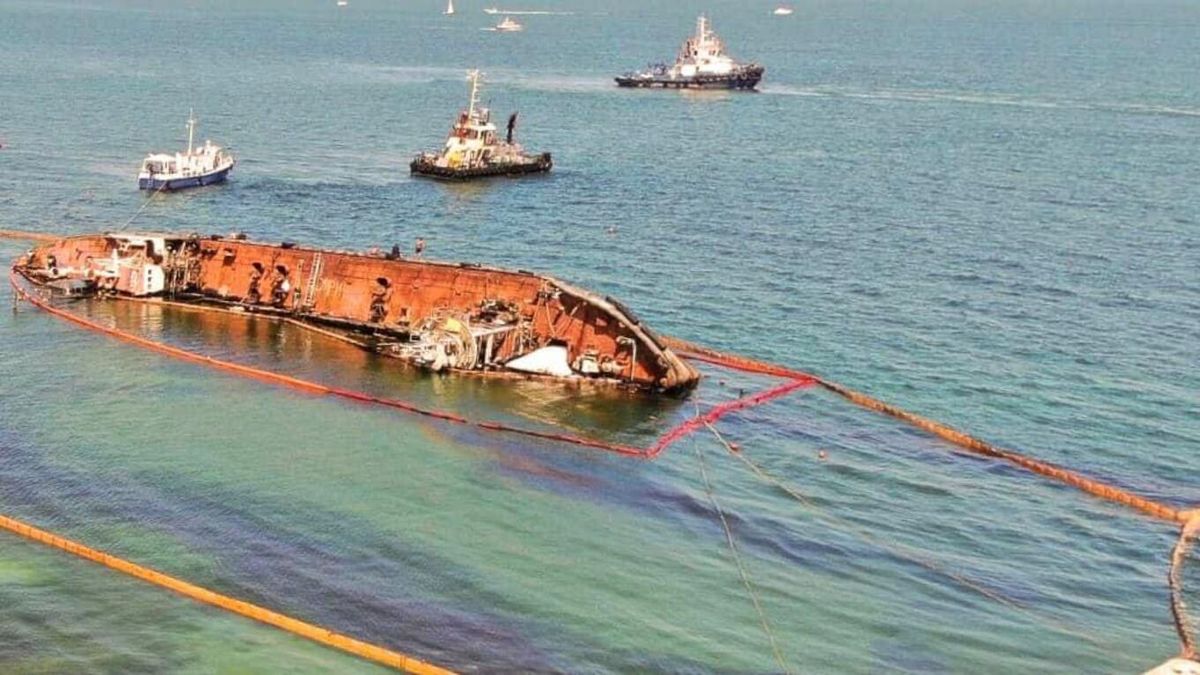 Суд залишив танкер Delfi у власності України