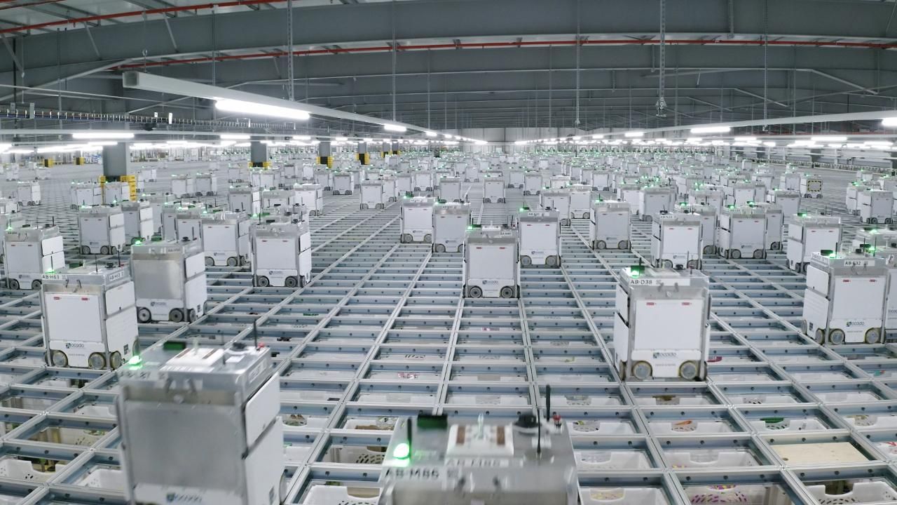 Роботы-грузчики устроили пожар на складе онлайн-магазина в Лондоне Роботы-грузчики устроили пожар на складе онлайн-магазина в Лондоне