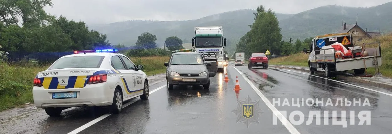 На трасі Київ – Чоп лоб у лоб зіштовхнулись Fiat та Лада: постраждали 3 людини, серед яких діти На трасі Київ – Чоп лоб у лоб зіштовхнулись Fiat та Лада: постраждали 3 людини, серед яких діти