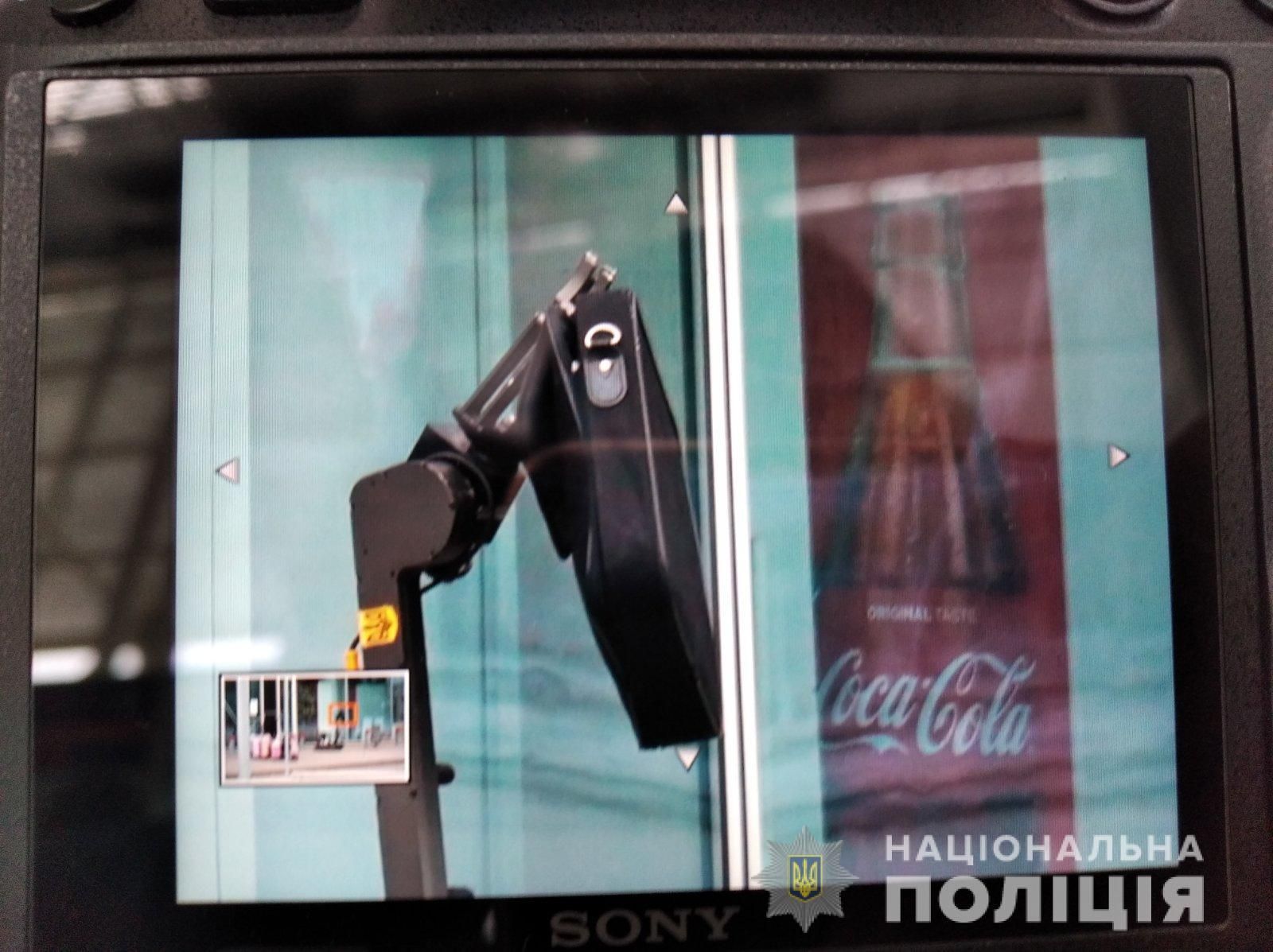 В аэропорту Львов 21.07.2021 взорвали подозрительную сумку: в ней был только ноутбук В аэропорту Львов 21.07.2021 взорвали подозрительную сумку: в ней был только ноутбук