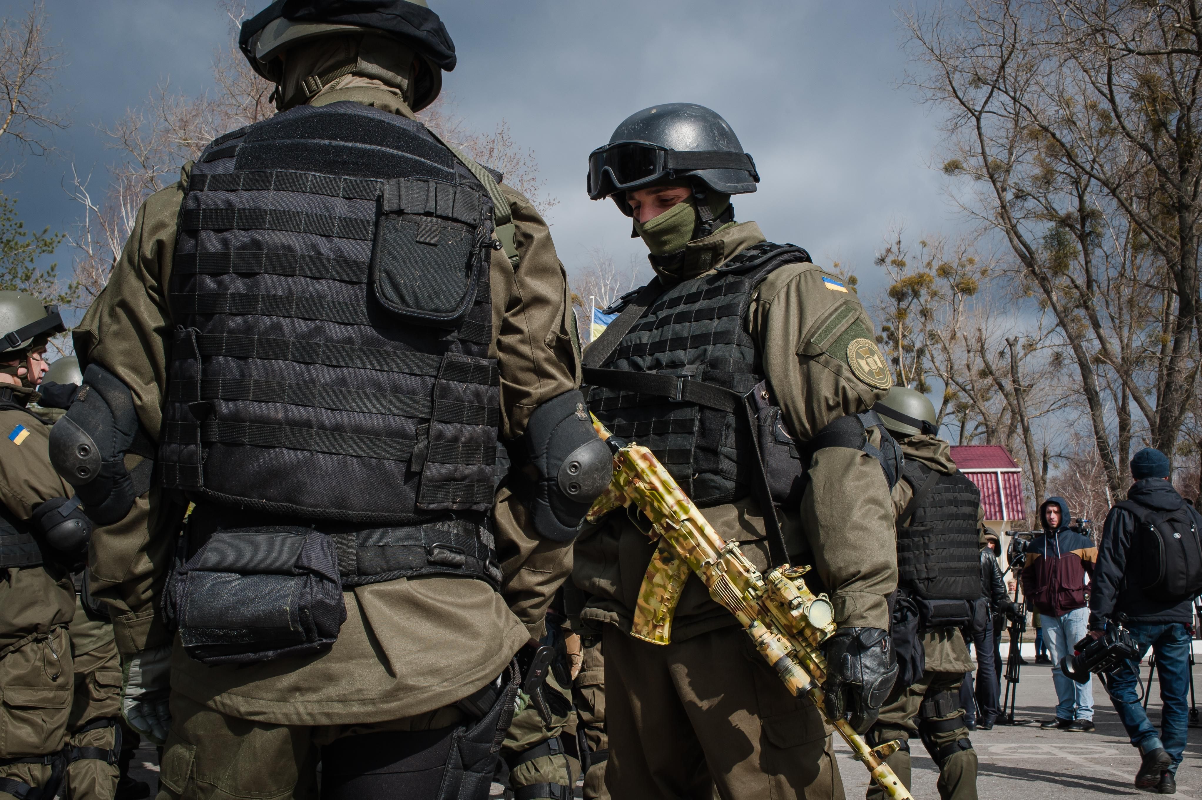 Під Одесою нацгвардієць випадково прострелив собі ногу Під Одесою нацгвардієць випадково прострелив собі ногу