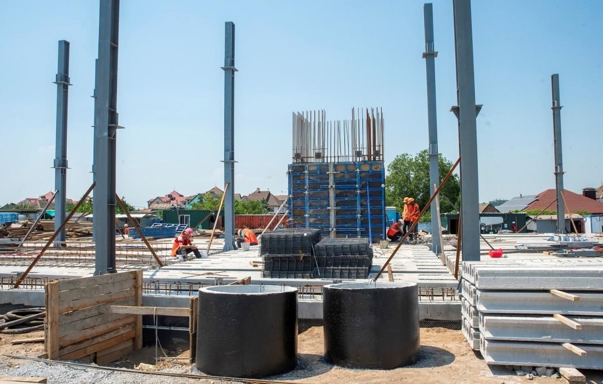 В Мариуполе начали строительство первого в Украине многоквартирного стального дома