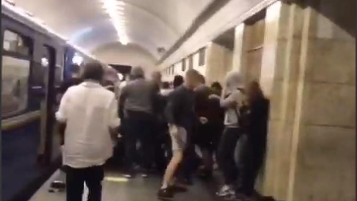 В Киеве на станции Театральная произошли столкновения